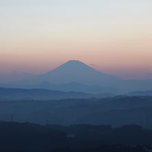 夕暮れ時に訪問しましたが影富士も綺麗