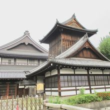 立派な木造建築です