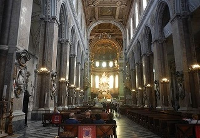 スカッパナポリにある大聖堂