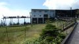 ロープウェイ山頂駅の展望台。