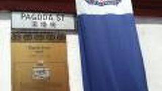 スリ・マリアマン寺院横の賑やかな通り