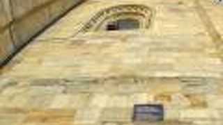 リベラ市場のすぐ側にある由緒正しい教会。「塩の反乱（Gatzaren matxinada）」のレリーフが有名（ビルバオ／バスク地方／スペイン）