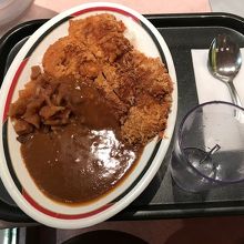 BIGチキンカツカレーです。