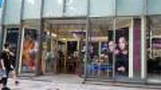 シュウウエムラ (表参道ヒルズ本店)