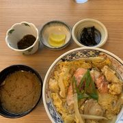 島武意海岸に隣接する便利な食堂
