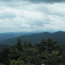 山頂からの眺望（丹沢の山々）