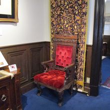 サターンの椅子