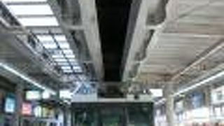 日本では珍しい懸垂式のモノレール