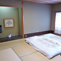 和室１０畳　既に布団が敷かれてます