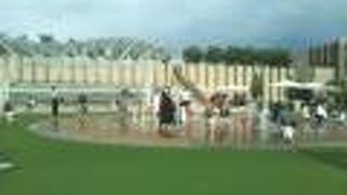 西宮北口駅と直結のショッピングモール。