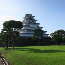 鶴ヶ城天守遠景