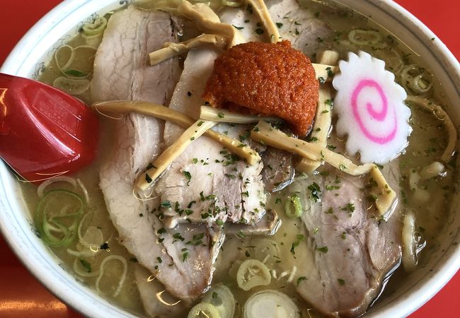 現地人も募る有名ラーメン