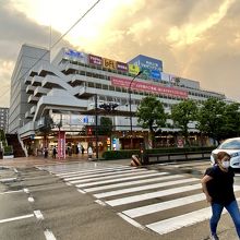 西武大津店、外観。