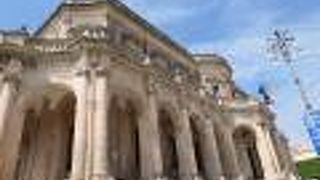 ドゥチェツィオ館(市庁舎)