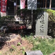 愛宕神社には新田義興の石碑や蚕影神社があった