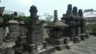 これだけの墓碑が一所に集まっているのは壮観