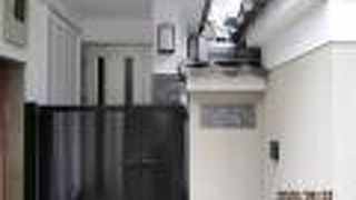 街中の寺院です