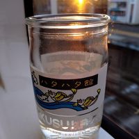 車窓を肴に日本酒を楽しむ