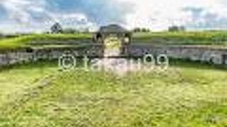 敷地の一番東にあるアンフィテアトルム跡です。