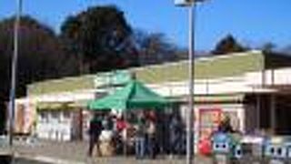 小さめパーキングエリア。