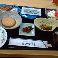 朝食は和定食で