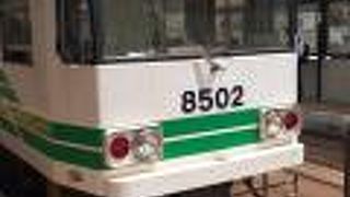 列車によっては転換式クロスシート付の車両に乗れる場合があります