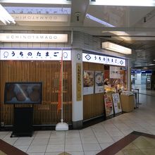 京急線の改札からすぐ