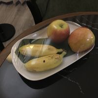 ウェルカムフルーツです。ミニバナナは日本ではあまり見ない形。