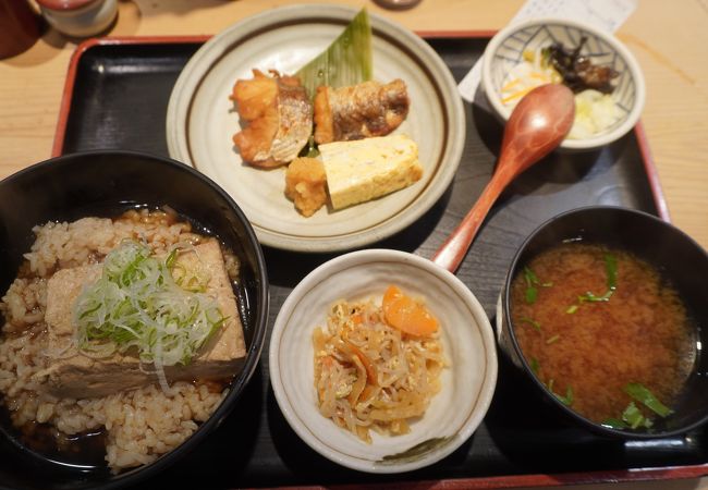 名物とうめしが有名なおでん屋さん