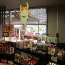 ひこにゃんのお土産が沢山 By らららぽーと 多賀サービスエリア上り線デリコーナーのクチコミ フォートラベル