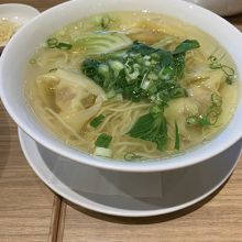 冷めたワンタンラーメン