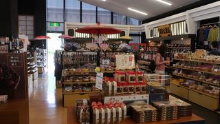 大きなお土産ショップ