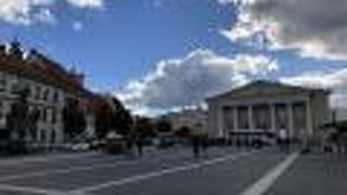 旧市庁舎前の広場