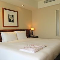 清潔感のある客室に良いベッド、満足しました