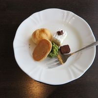 食べ物は、このスイーツの小皿で終わりでした