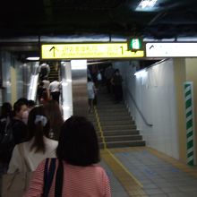 新横浜駅の階段は工事中です