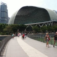 シンガポール川に架かるエスプラネード橋付近