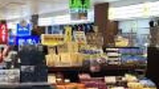 幅広いお店がはいっていました