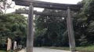 北参道・南参道に通じる鳥居