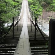 大井川の上流に架かる長く美しい吊り橋