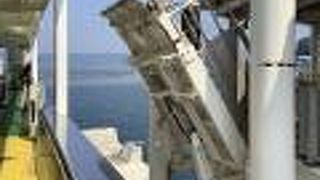 フェリー内でウドンが食べられます