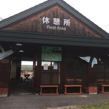 無料の休憩室がたくさんあります