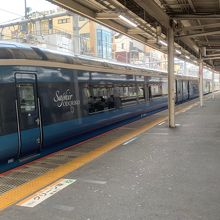 回送で新宿駅に向かうサフィール踊り子号