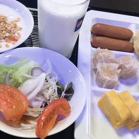 朝食です。和洋バランス良く食べられます。