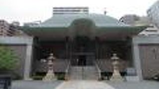 屋根の形がユニークです