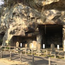 洞窟遺跡群