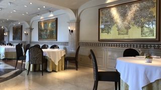 元ハンガリー大使公邸を改装した一軒家レストラン