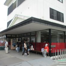 半値以下で販売してる店です。