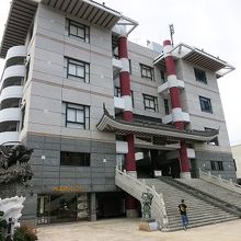 りっぱな建物です。