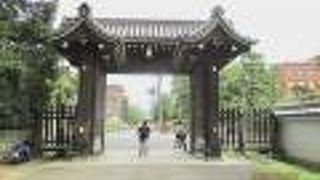 同志社大学の向かいあたり